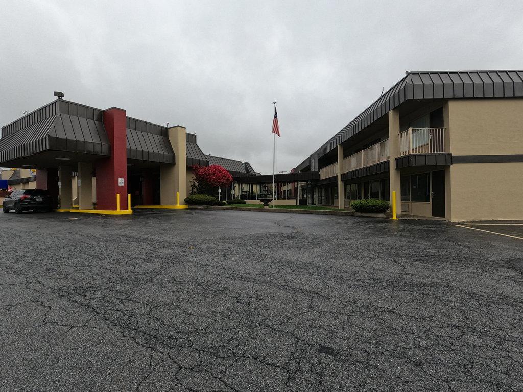 Red Roof Hotel 2*