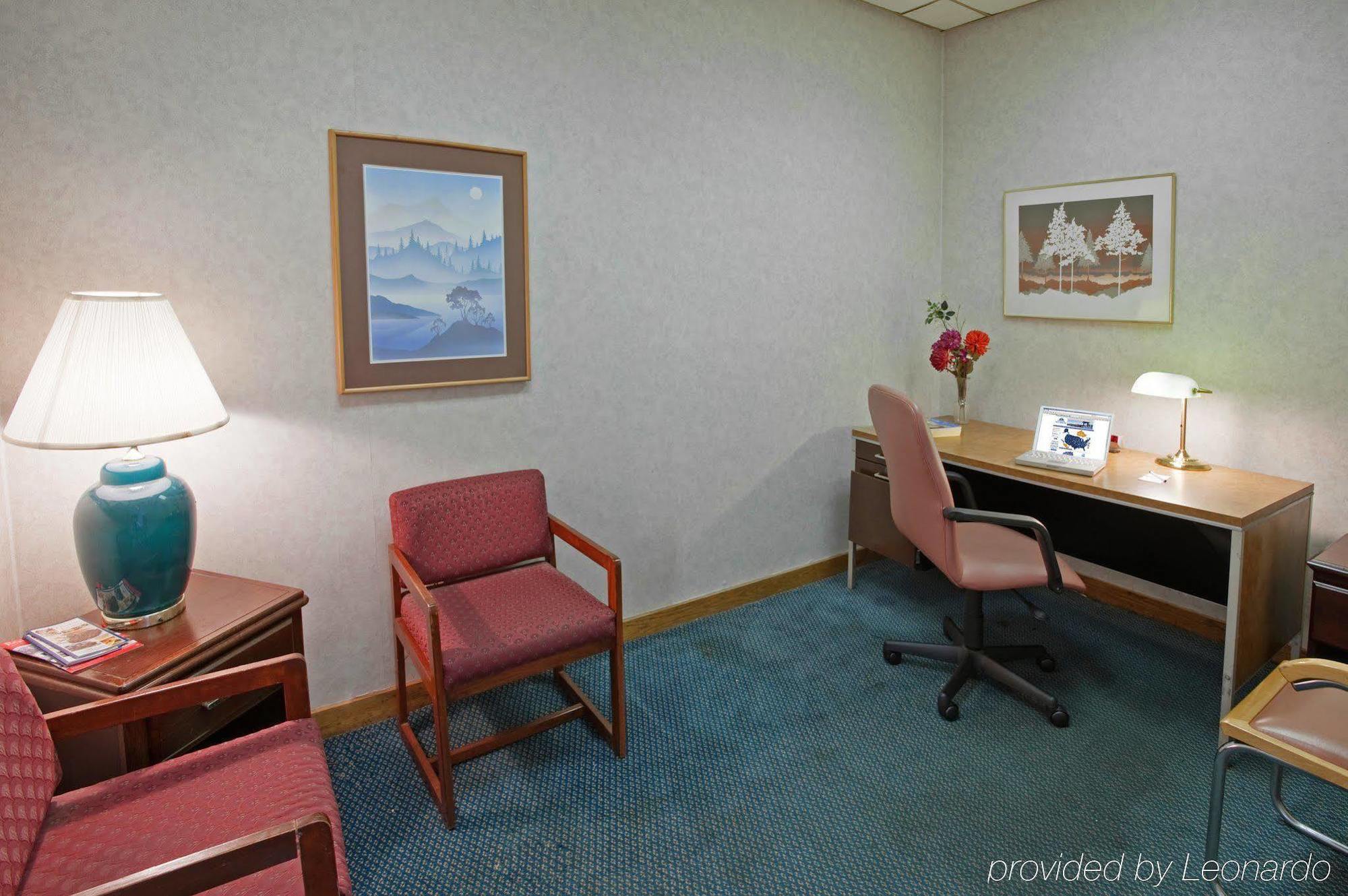 Red Roof Hotel 2*