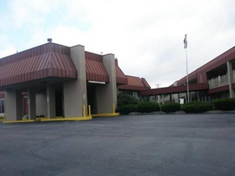Red Roof Hotel